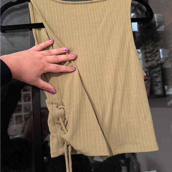 Green wrap top with tie on side - Picture 3 of 3